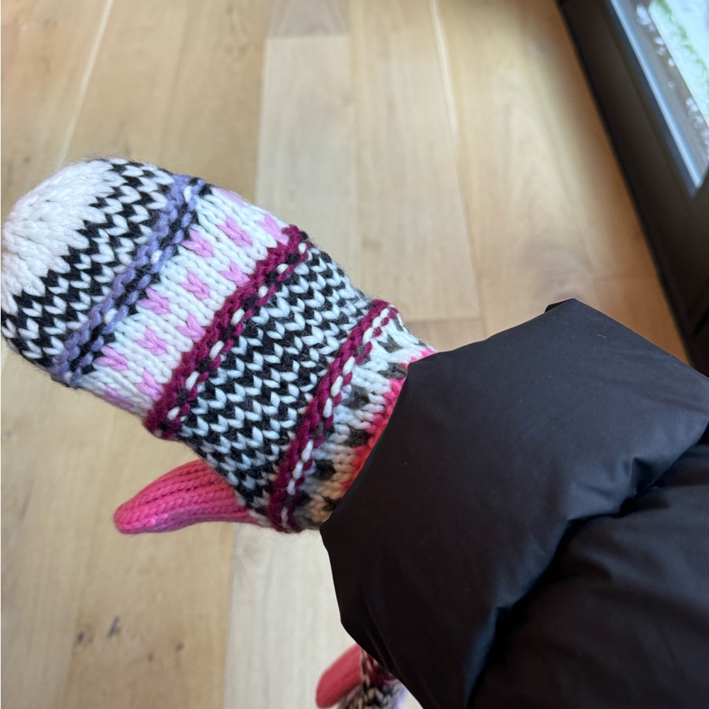 Mitten - Picture 3 of 4